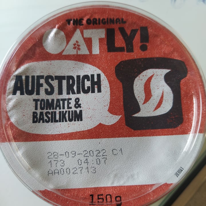 photo of Oatly Aufstrich Tomate & Basilikum (Tomato & Basil Spread) shared by @biancafurii on  24 Aug 2022 - review