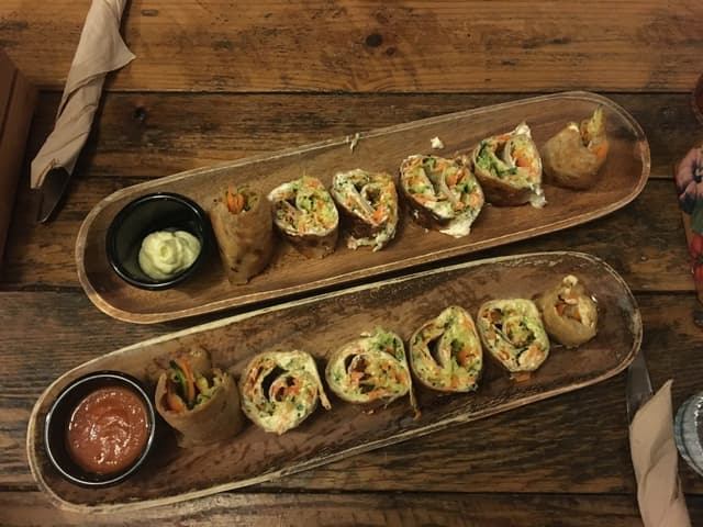 Photo of the dish “Crepe De Tofu Ahumado Con Verduras Y Salsa Blanca”
