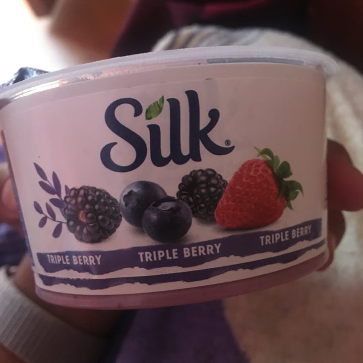 photo of Silk Allimento de Alendra con Frutos Rojos Alternativa al Yoghurt  shared by @betza on  03 Apr 2021 - review