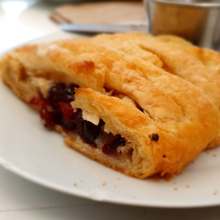 review photo of Vegamo MX Strudel de manzana shared by @bernardini96 on 30 Jun 2022 - review