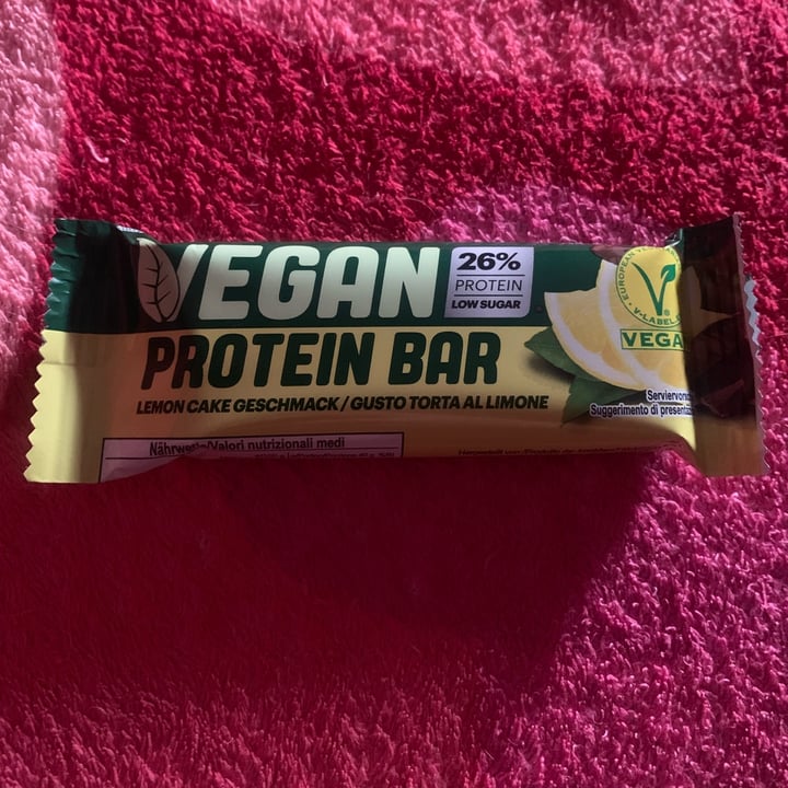 photo of IronMaxx Vegan Protein Bar Lemon Cake Flavor shared by @veronicalandolfi on  17 May 2022 - review