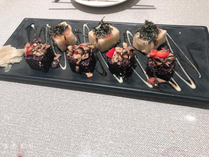 photo of Elemen @ PLQ Mall Spicy Shitake Mushroom Purple Rice Roll shared by @greenbovine on  17 Jan 2020 - review