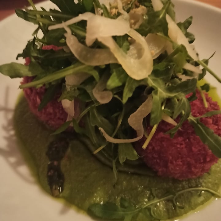 review photo of The Gallimaufry Cashew and Beetroot Arancini, Spinach Sauce, Rocket Pesto and Fennel shared by @wendyyoyo on 07 Nov 2021 - review