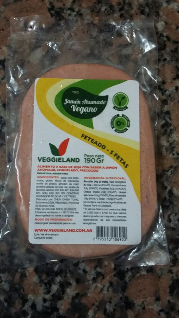 photo of Veggieland Jamón Ahumado Vegano Feteado shared by @angie93 on  14 Apr 2020 - review