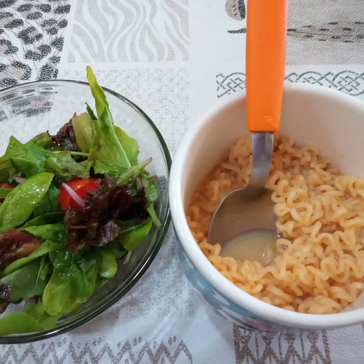 photo of Nissin Instant ramen shared by @frijolitovegano on  30 Nov 2020 - review