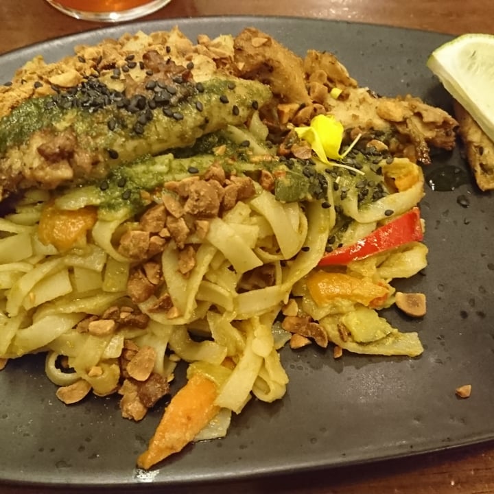 photo of La Encomienda Pad Thai shared by @lmf on  02 Oct 2020 - review