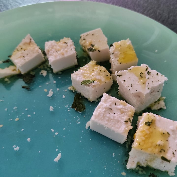 photo of Vemondo Vegan Greek Style Block shared by @thekindseed on  13 Aug 2021 - review