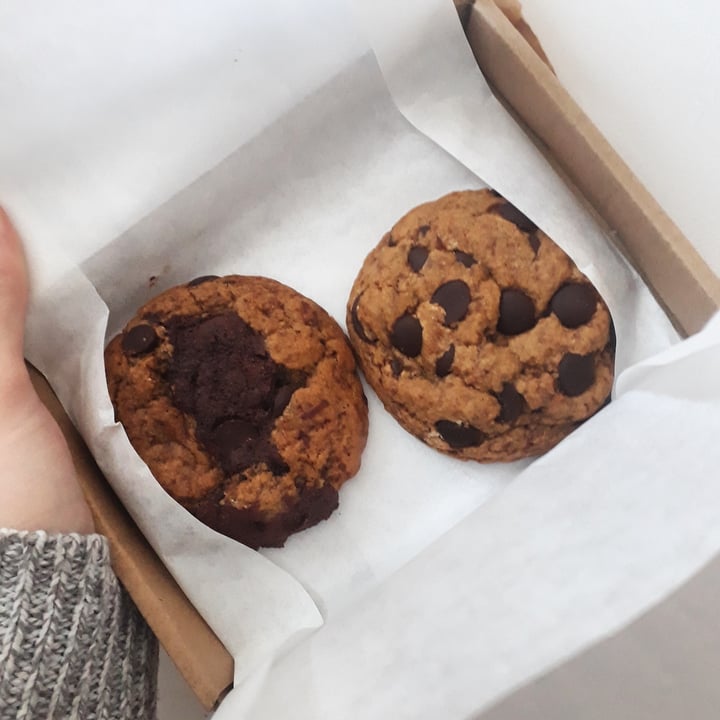 review photo of Vegan Bakes by Linda Signature Chocolate Chip Cookie shared by @lilylovestheplanet on 21 Jan 2022 - review