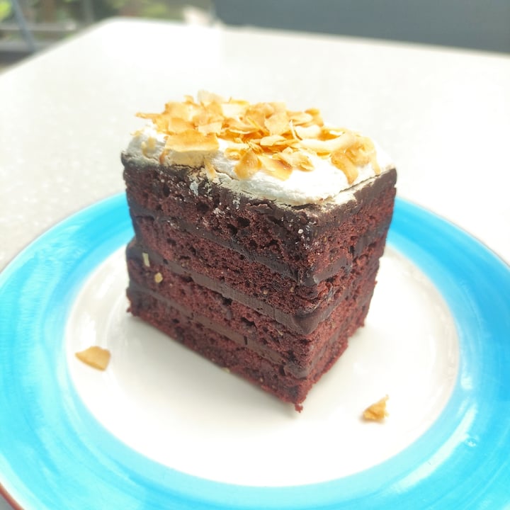 photo of Privé Jewel Changi Airport Moist Red Velvet Cake shared by @sgplantbasedfoodie on  28 Mar 2021 - review