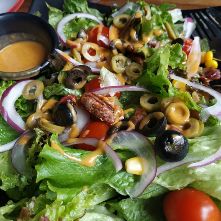 photo of Pizzadero Ensalada Con Vegetales Y Nueces shared by @dulasnavvegan on  05 Jan 2022 - review