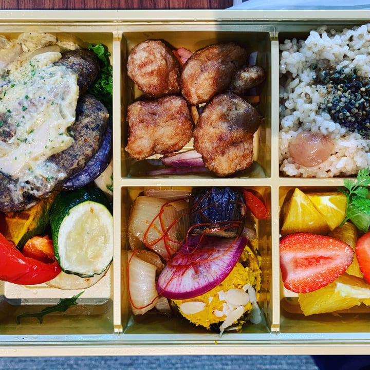 review photo of CHAYA Natural & Wild Table Bento Deluxe shared by @proofofquack on 17 Sep 2020 - review