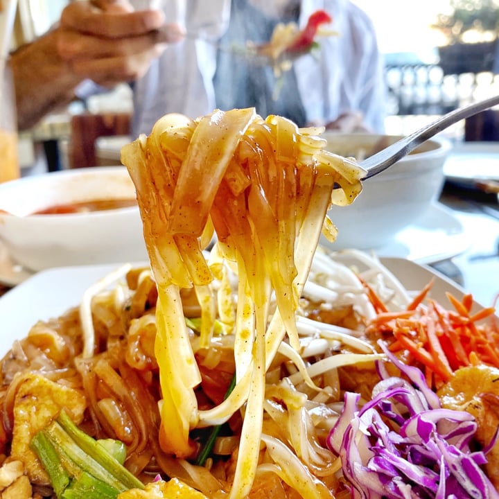 photo of LA Vegan Tofu Pad Thai shared by @ashleysfoodfriends on  28 Sep 2020 - review
