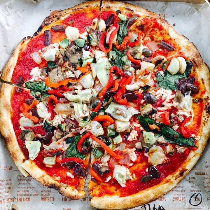 photo of Blaze Pizza Blaze Build Your Own Vegan Pizza shared by @meeganthevegan on  23 Nov 2019 - review