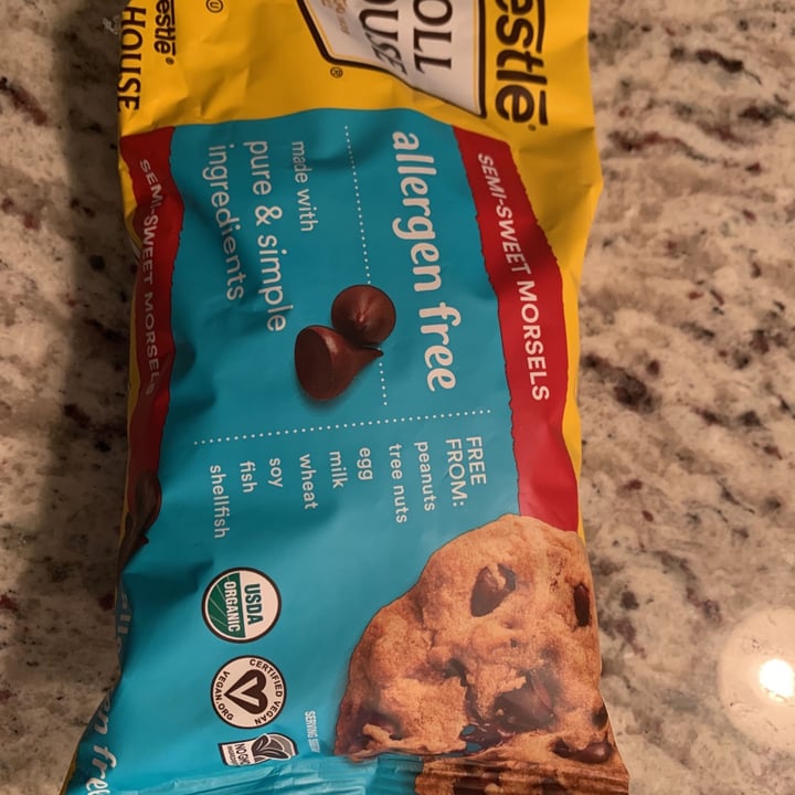 photo of Nestlé Allergen-Free Semi sweet Chocolate chips shared by @porschesimone on  23 Dec 2020 - review