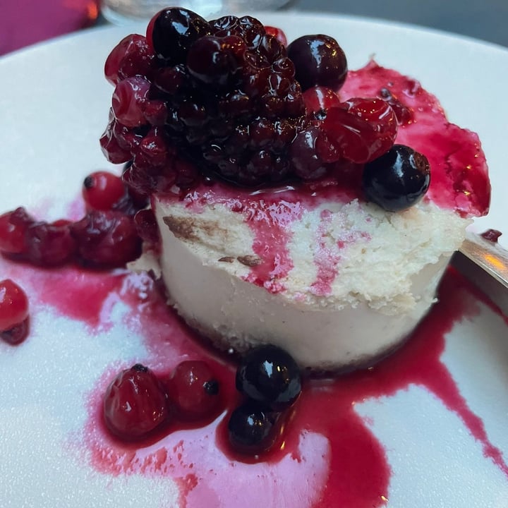 photo of Botanica Lab Cucina Cheesecake Vaniglia E Frutti Rossi shared by @noemi1202 on  17 May 2022 - review