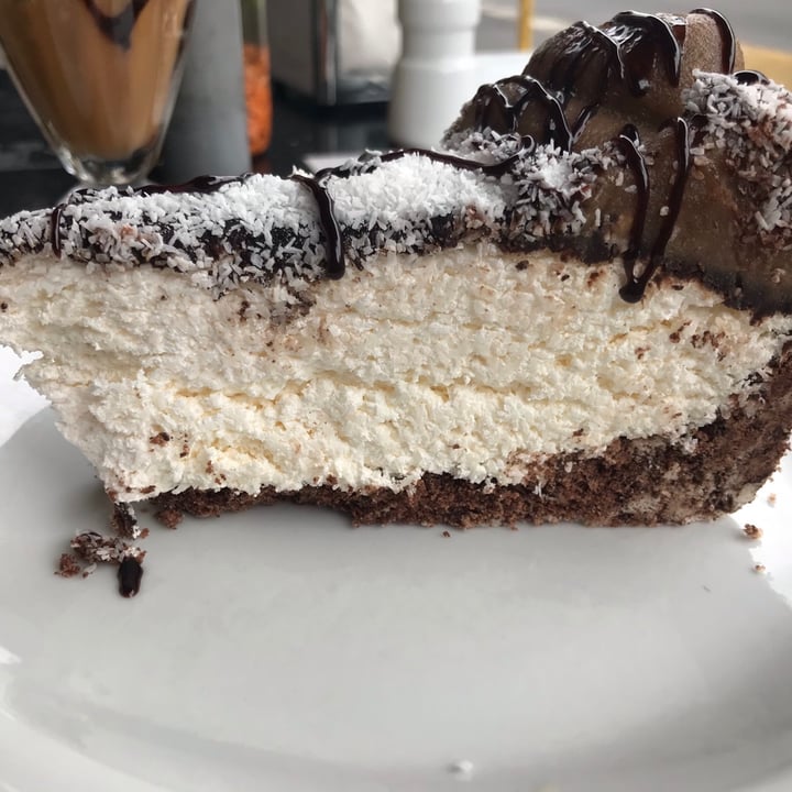 photo of Loving Hut Torta de coco shared by @vanepiterman on  19 Nov 2020 - review