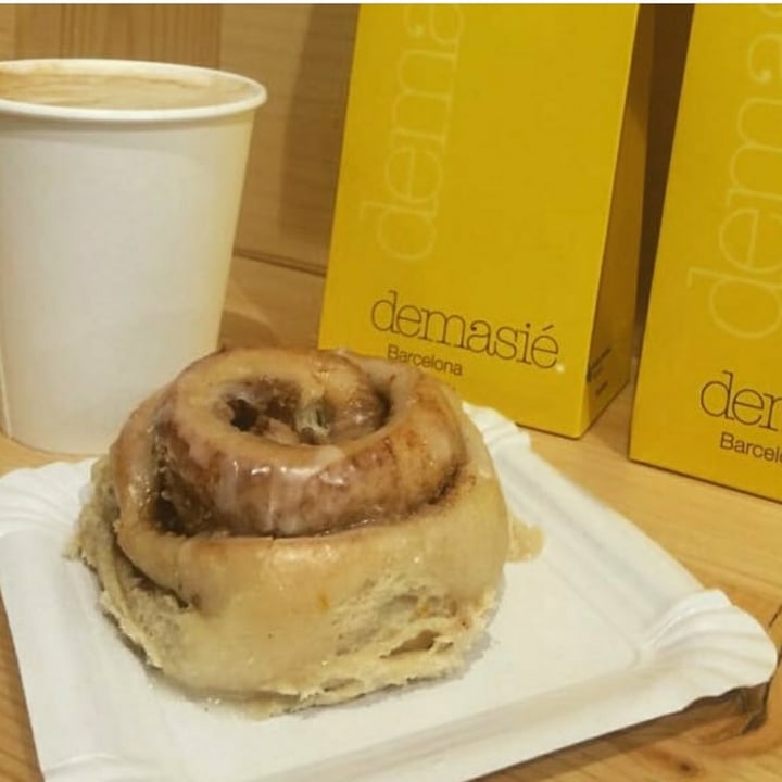 photo of Demasié Cinnamon Roll clasic shared by @veggievallde on  31 Aug 2022 - review