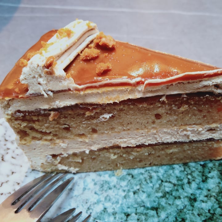 photo of Hvala Craig Road Speculoos Cake shared by @veganspicegirl on  03 Apr 2022 - review
