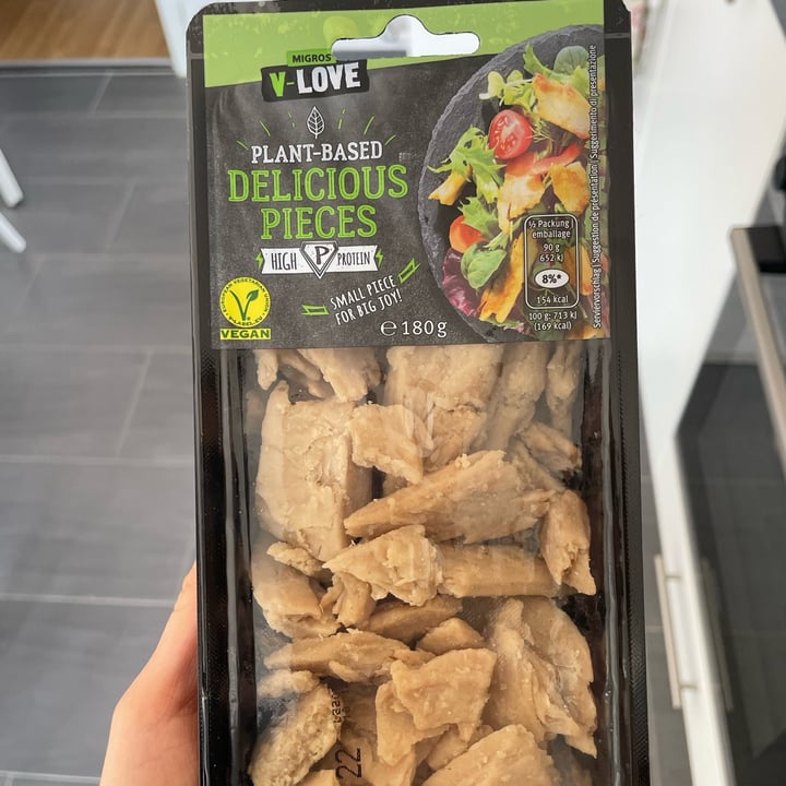 photo of Migros V-Love Plant Based Delicious Pieces shared by @clalopre on  20 Mar 2022 - review