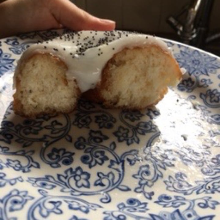review photo of The Rolling Donut Vegan Lemon and Poppy Seed Donut shared by @chazzybeanxo on 16 Aug 2020 - review