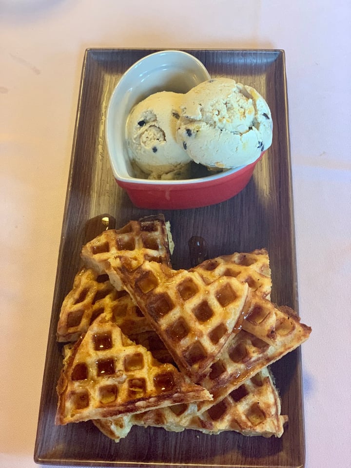 review photo of Well Dressed Salad Bar Fluffy Vaffles with Vegan Ice Cream shared by @poppyhenderson on 11 Apr 2019 - review