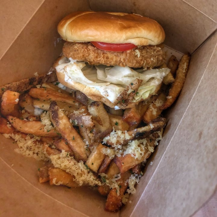 review photo of Nateure’s Plate Crispy Chicken Burger shared by @cassalyssaa on 15 Aug 2020 - review