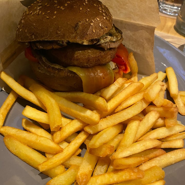photo of The Burg vegano shared by @annamansueto on  18 May 2022 - review