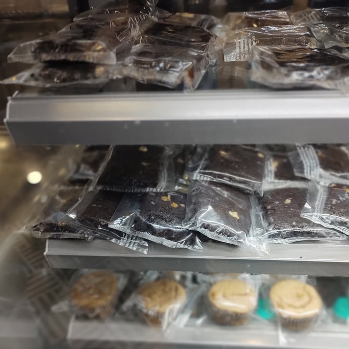 review photo of Charlie Chaplin LaVegano Chocolate Chunk Brownie shared by @lol1409 on 27 Jul 2022 - review