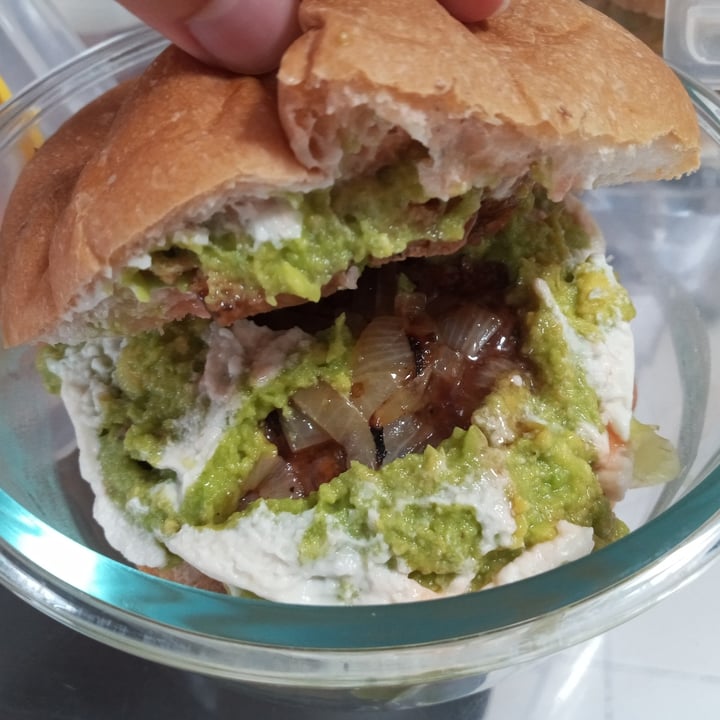 photo of VeganMunch Guacamole Fakeon shared by @bettyveg on  14 Jul 2021 - review