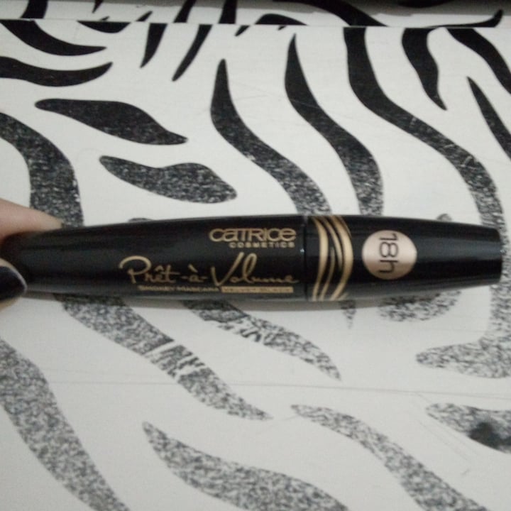photo of Catrice Cosmetics Prêt-à-Volume Smokey Mascara Velvet Black shared by @saimonanimalslover on  04 Jan 2022 - review