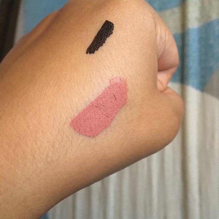 photo of Essence Cosmetics Stay 8h Matte Waterproof Lipliner shared by @tabita0311 on  05 Jan 2021 - review