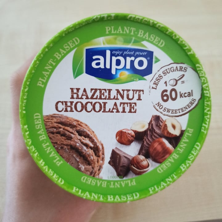 photo of Alpro Helado de avellanas y chocolate shared by @mswinter on  03 Aug 2020 - review