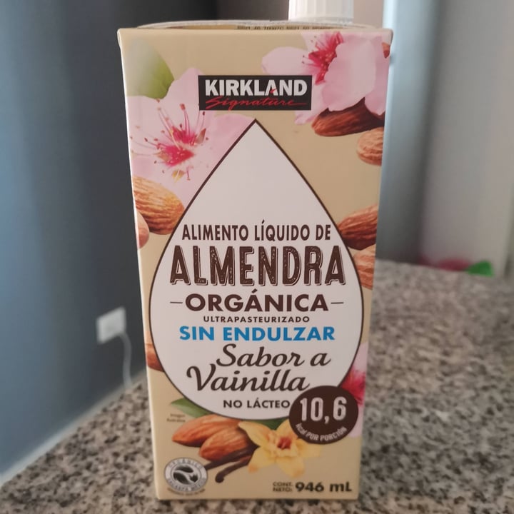 photo of Kirkland Signature Bebida De Almendra shared by @lulu23 on  20 Oct 2021 - review