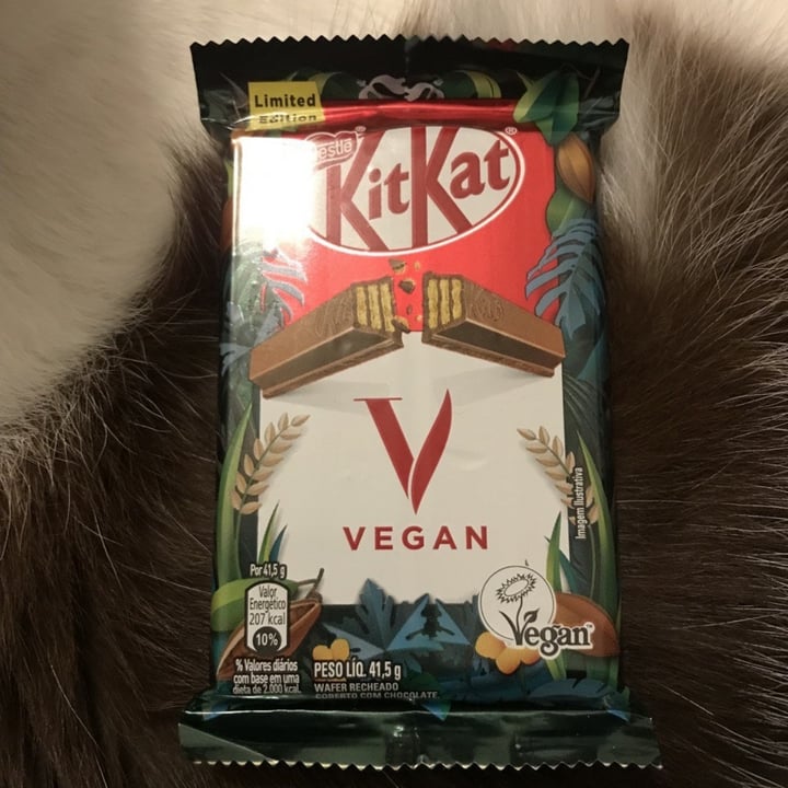 review photo of Nestlé Kitkat Vegan shared by @veganoca on 10 May 2022 - review