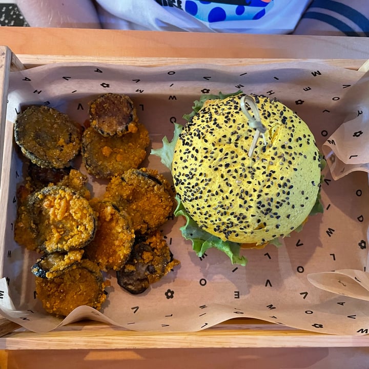 photo of Flower Burger Spicy Cecio shared by @maniecleo on  08 Oct 2022 - review