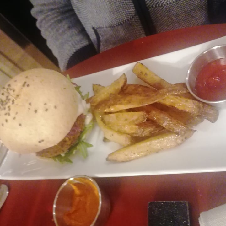 photo of Interno TRE Burger Con Patate shared by @frullu on  29 Apr 2022 - review