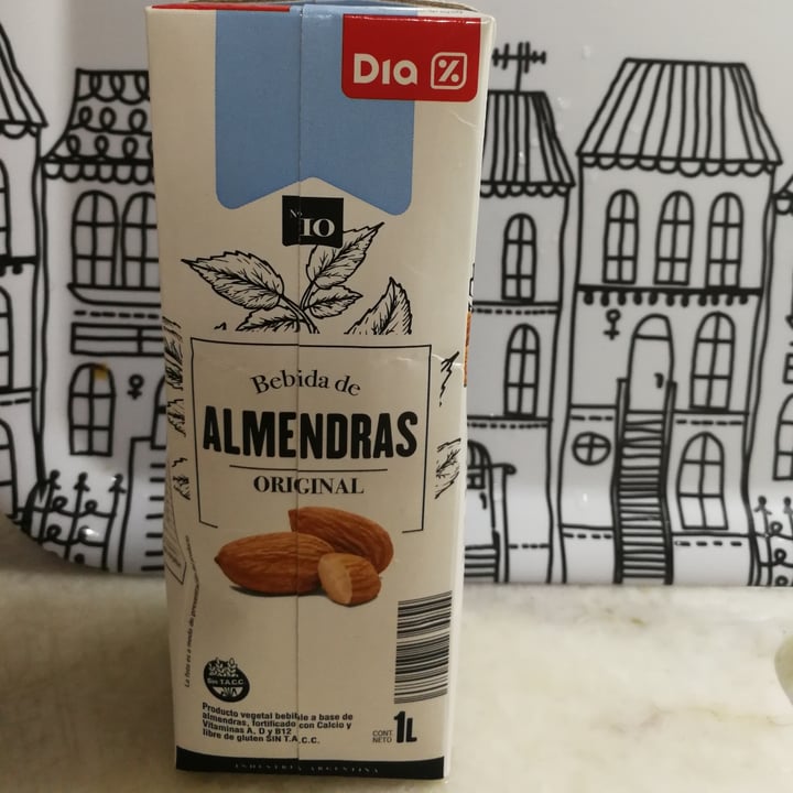 photo of Dia% Bebida Vegetal De Almendras shared by @sheila1 on  22 Nov 2021 - review