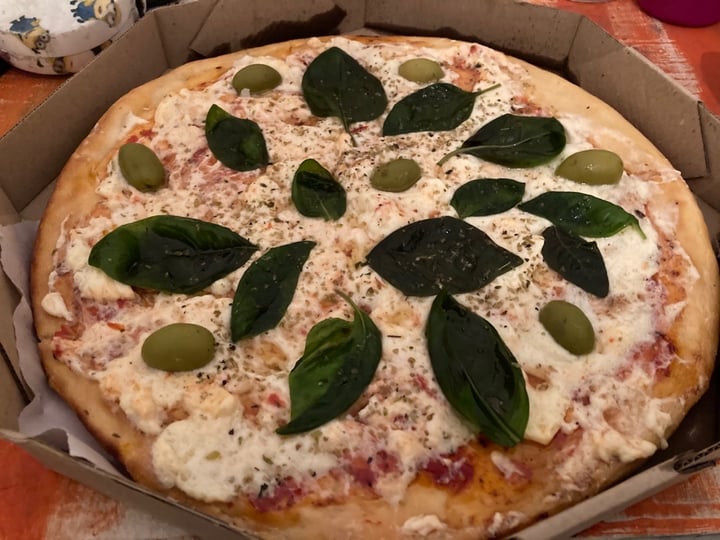 photo of Empanadas de 10 Pizza con Albahaca shared by @pltlife56 on  12 Oct 2020 - review