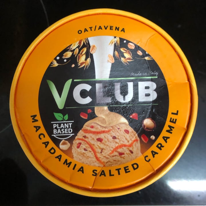 photo of VClub Macadamia Salted Caramel shared by @claudiaalmeida on  11 Oct 2022 - review