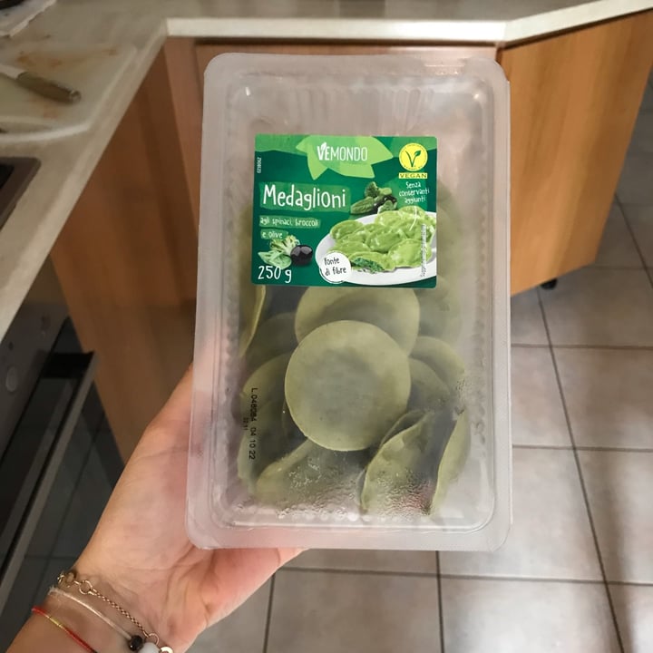 photo of Vemondo  Medaglioni Agli Spinaci, Broccoli e Olive Nere shared by @accipicchio on  27 Aug 2022 - review