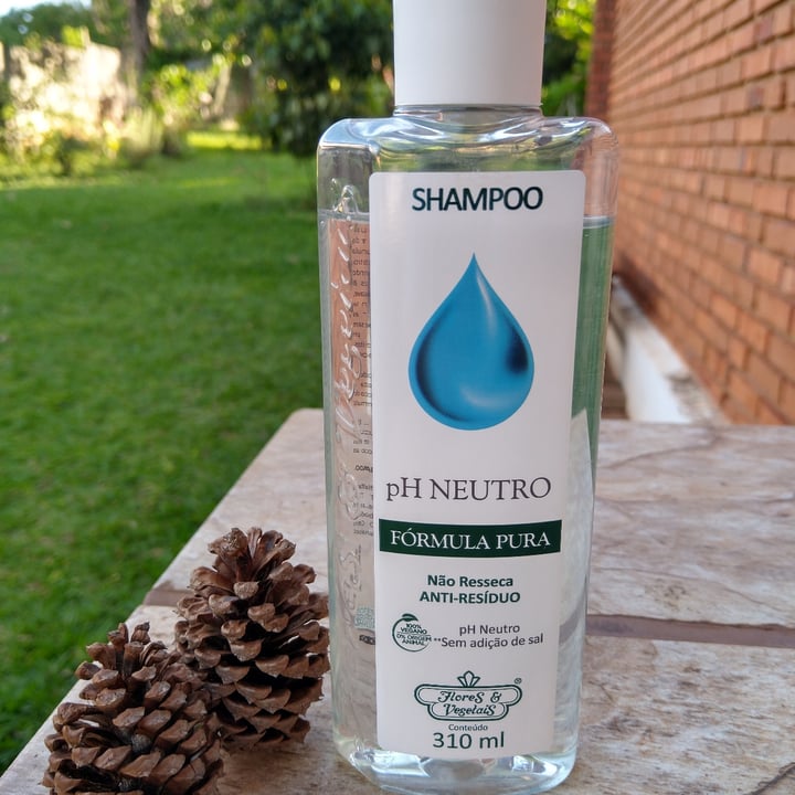 review photo of Flores & Vegetais Shampoo anti-resíduo PH Neutro shared by @arleteata on 04 Nov 2022 - review