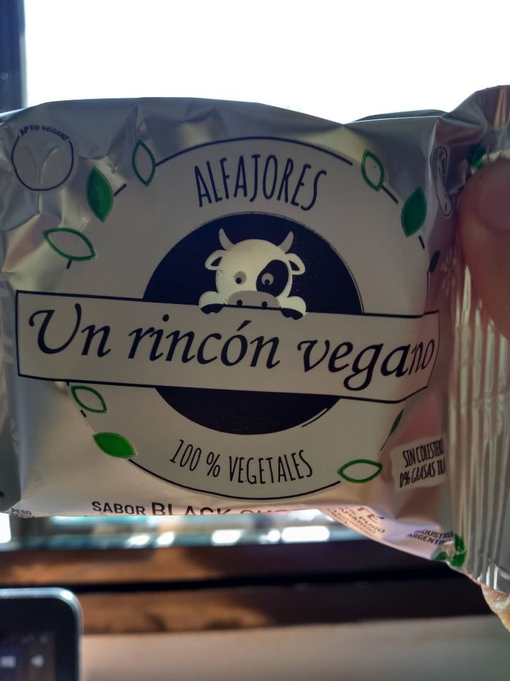 photo of Un Rincón Vegano Alfajor Chocolate shared by @ineperez on  16 Apr 2020 - review