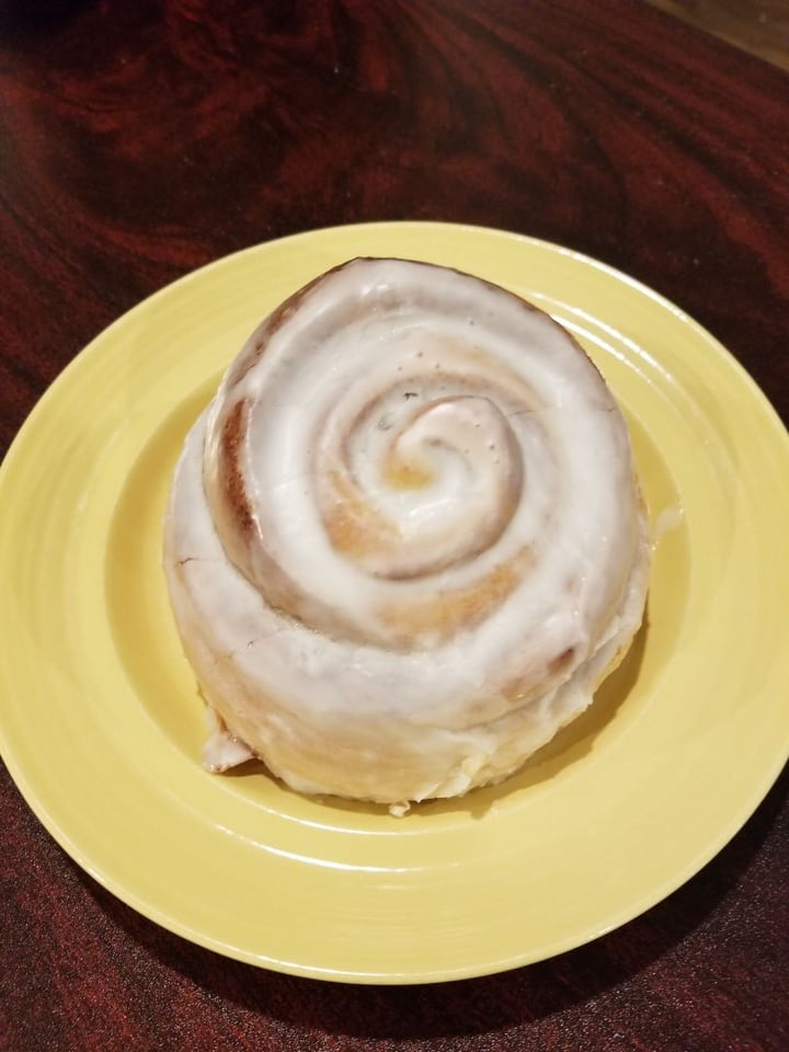 photo of Vegan East Cinnamon Roll shared by @donoharm on  28 Aug 2018 - review