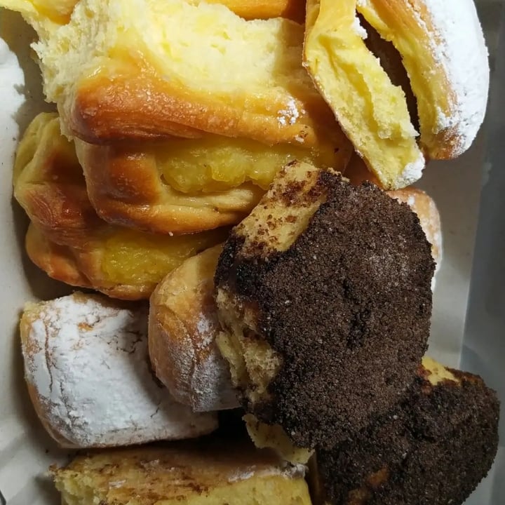 photo of Biota Panaderia & coffee to go Facturas surtidas shared by @camilaschelotto on  27 Aug 2022 - review