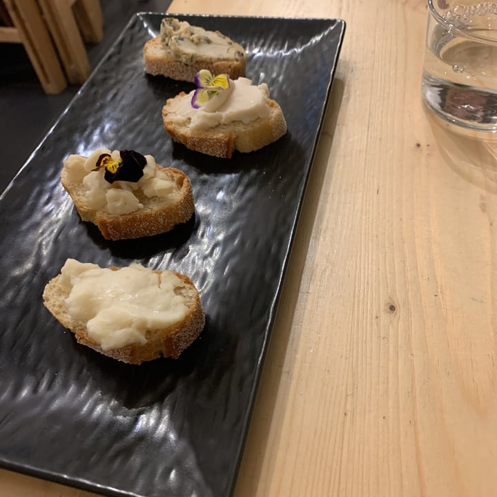 review photo of ...IDEM CON PATATE Degustazione formaggi vegan shared by @carly- on 27 Nov 2021 - review
