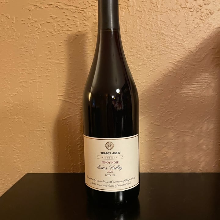 review photo of Trader Joe's Trader Joe’s Reserve Pinot Noir shared by @tinkledink on 02 Apr 2022 - review