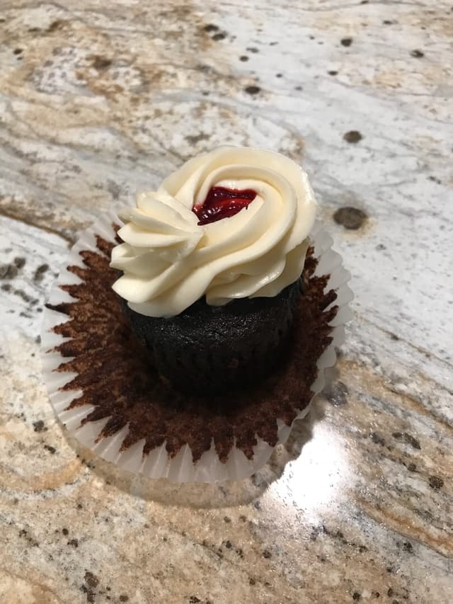 菜肴“GF Chocolate Raspberry Cupcake”的照片