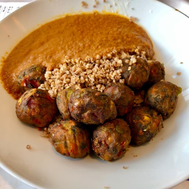 菜肴“Vegetable Balls with Nordic Grains and Curry (Without Cream)”的照片