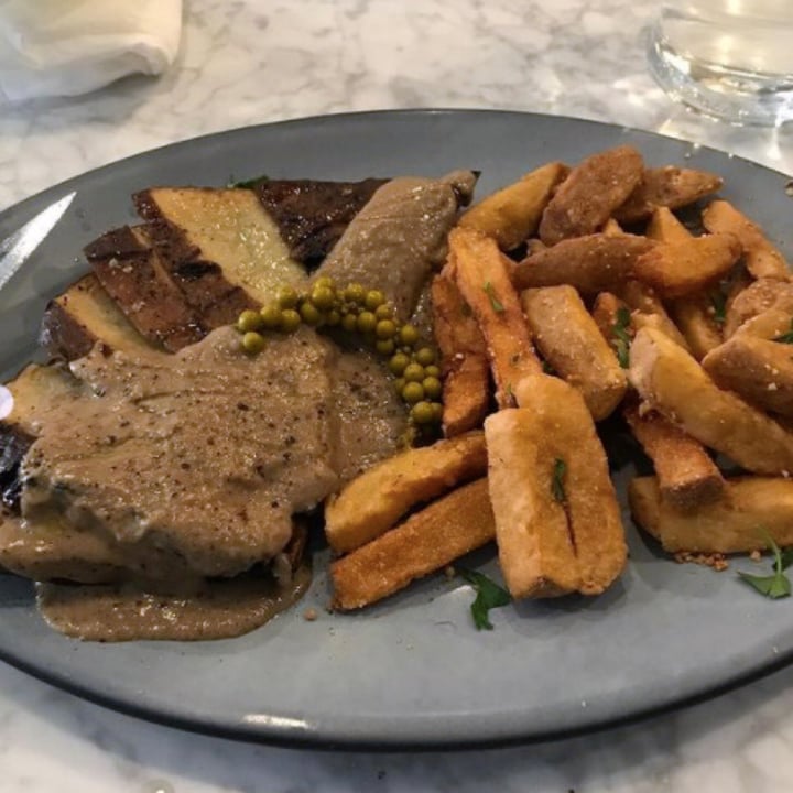 photo of Willow Vegan Bistro “Steak” Frites shared by @izoldat on  07 Mar 2021 - review