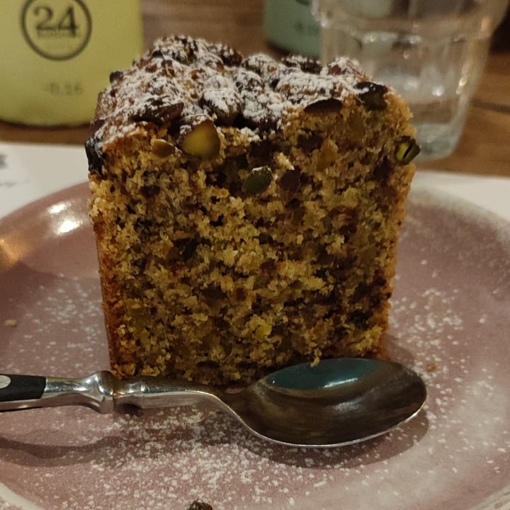 photo of Romeow Cat Bistrot Ciambellone nocciole e cioccolato shared by @greeneggsandvegham on  13 Jul 2022 - review